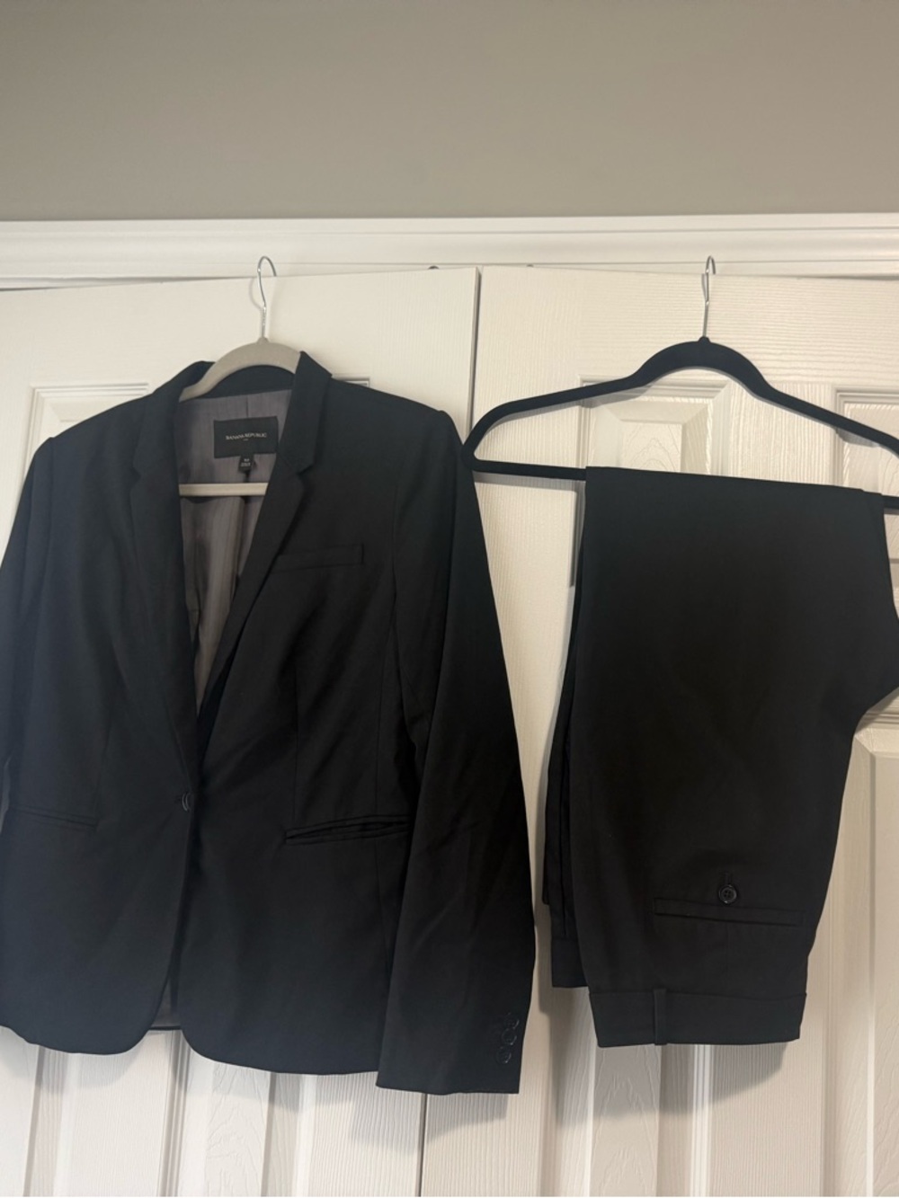 Women’s Banana Republic Classic Black Blazer and Pant  Size 10